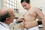 Ожирение у детей провоцирует проблемы со стопами фото